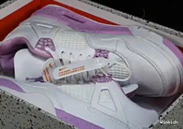 CT8527-116 4 RETRO  JORDAN - 0420